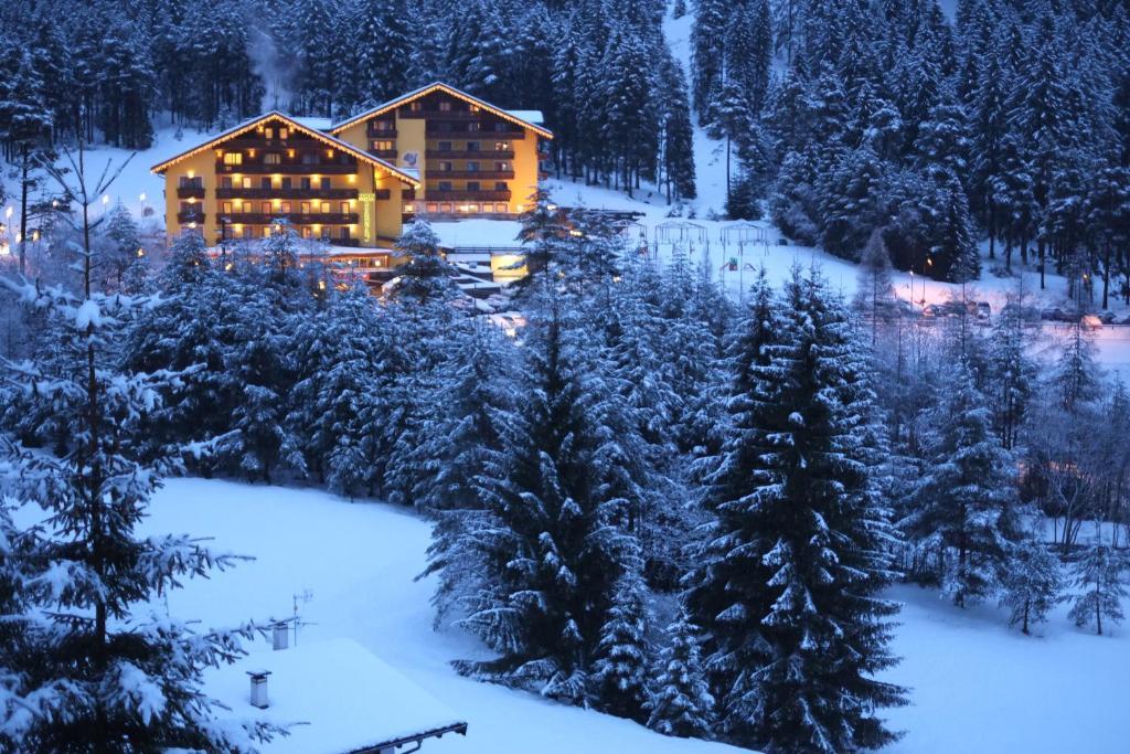 Hotel Shandranj Tesero Exteriér fotografie
