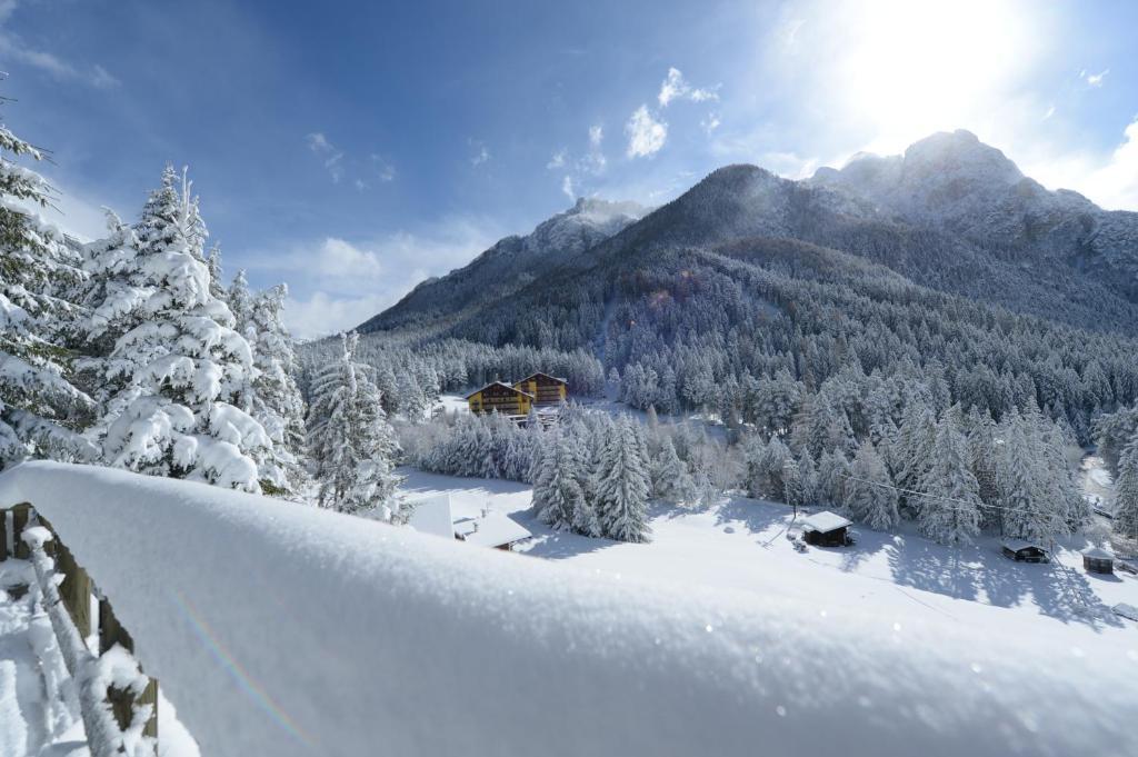 Hotel Shandranj Tesero Exteriér fotografie